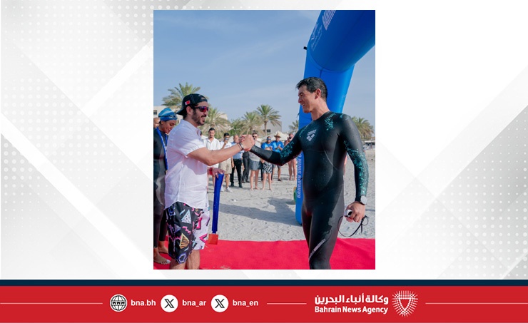 خالد بن حمد يشهد ختام تحدي السباحة حول جزيرة البحرين